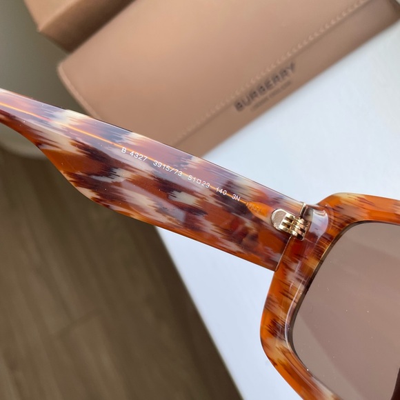 Burberry Women’s Delilah Sunglasses Deer Havana EUC #BE4327 Made in Italy - Picture 8 of 15